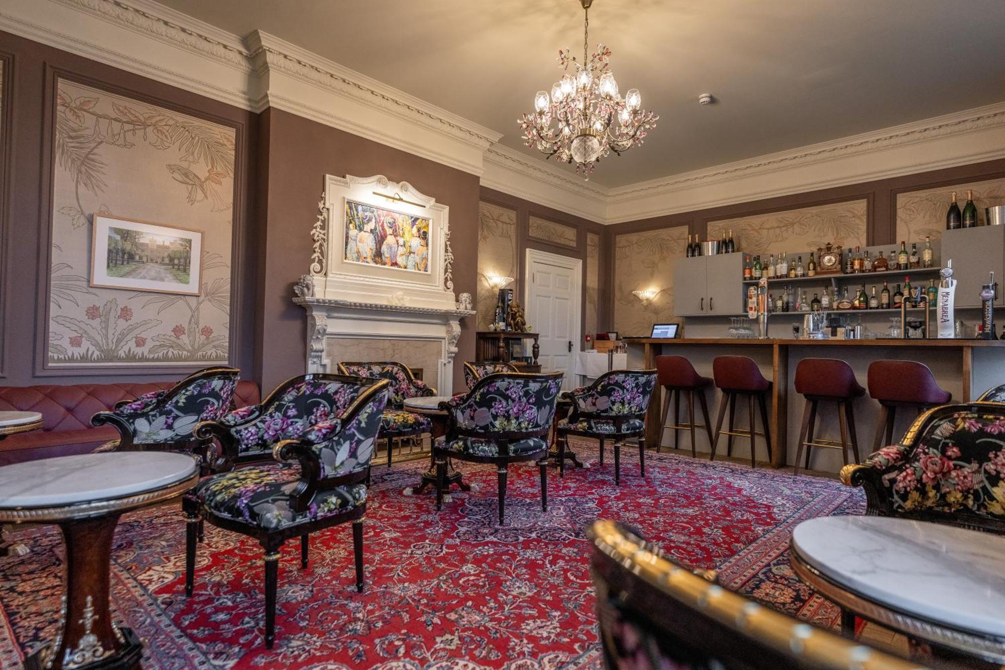 Weston Manor Hotel ภายนอก รูปภาพ