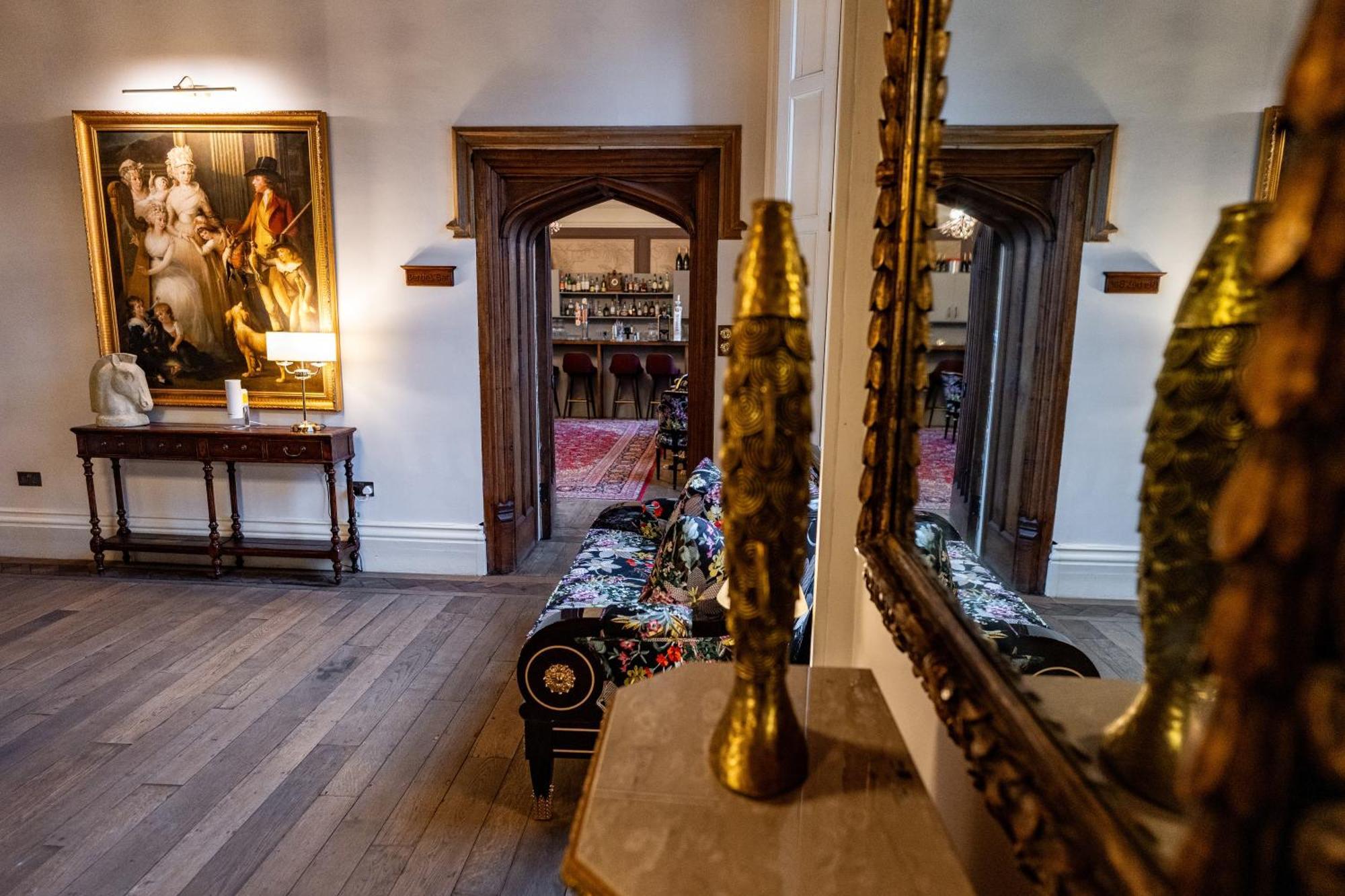 Weston Manor Hotel ภายนอก รูปภาพ