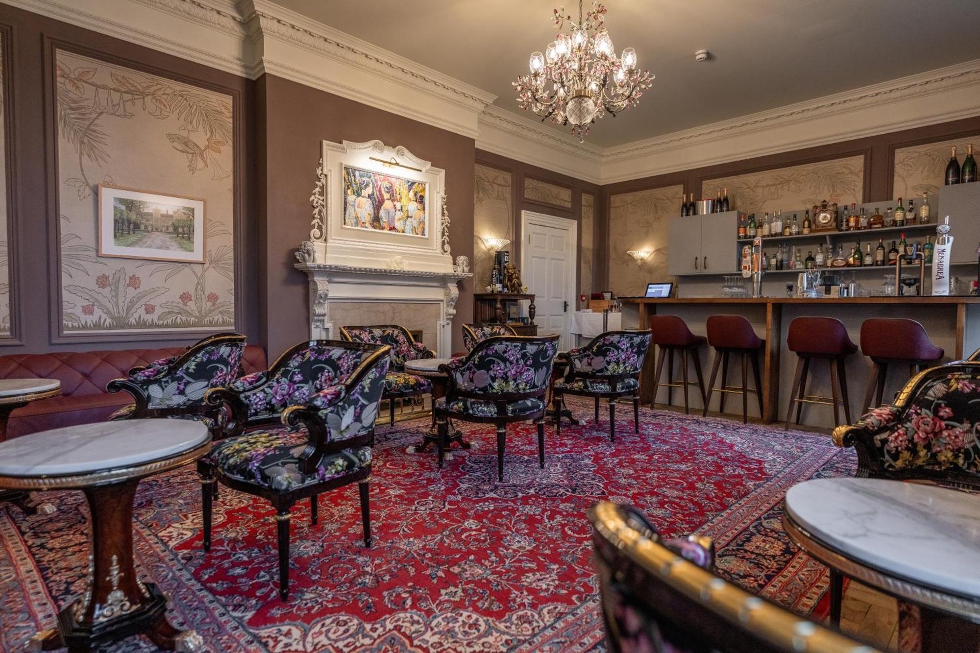Weston Manor Hotel ภายนอก รูปภาพ