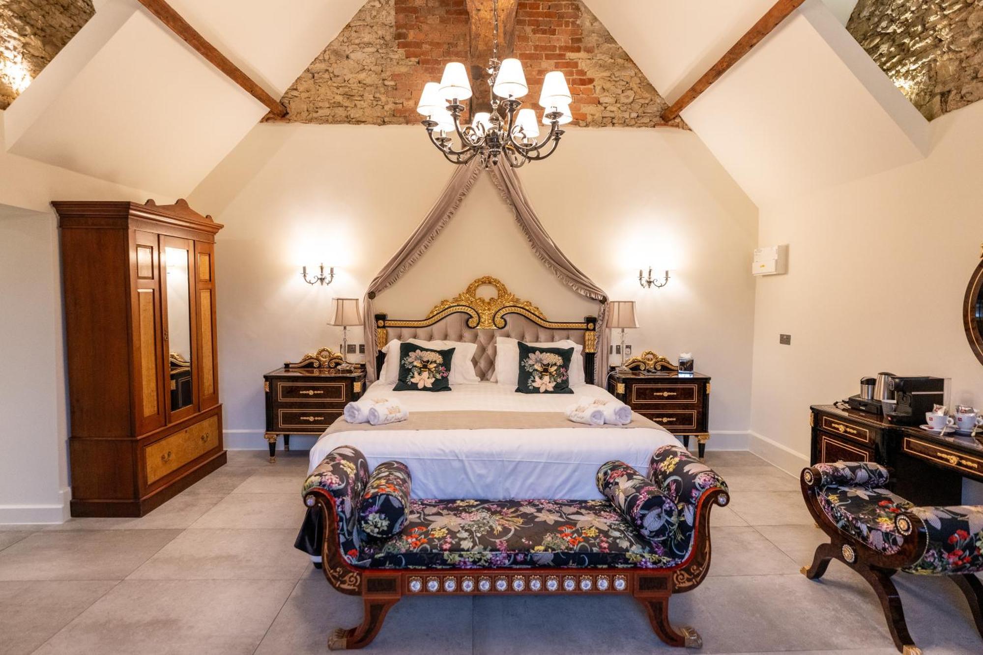 Weston Manor Hotel ภายนอก รูปภาพ