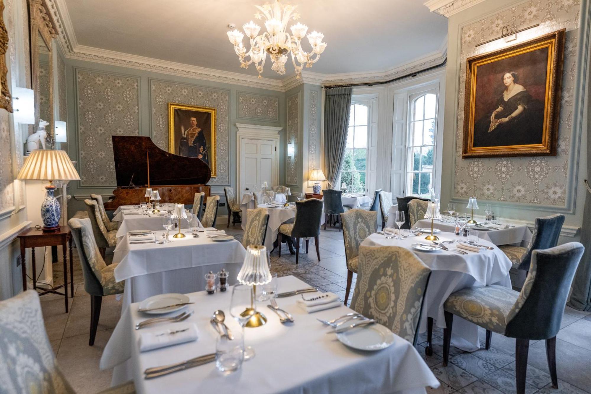Weston Manor Hotel ภายนอก รูปภาพ