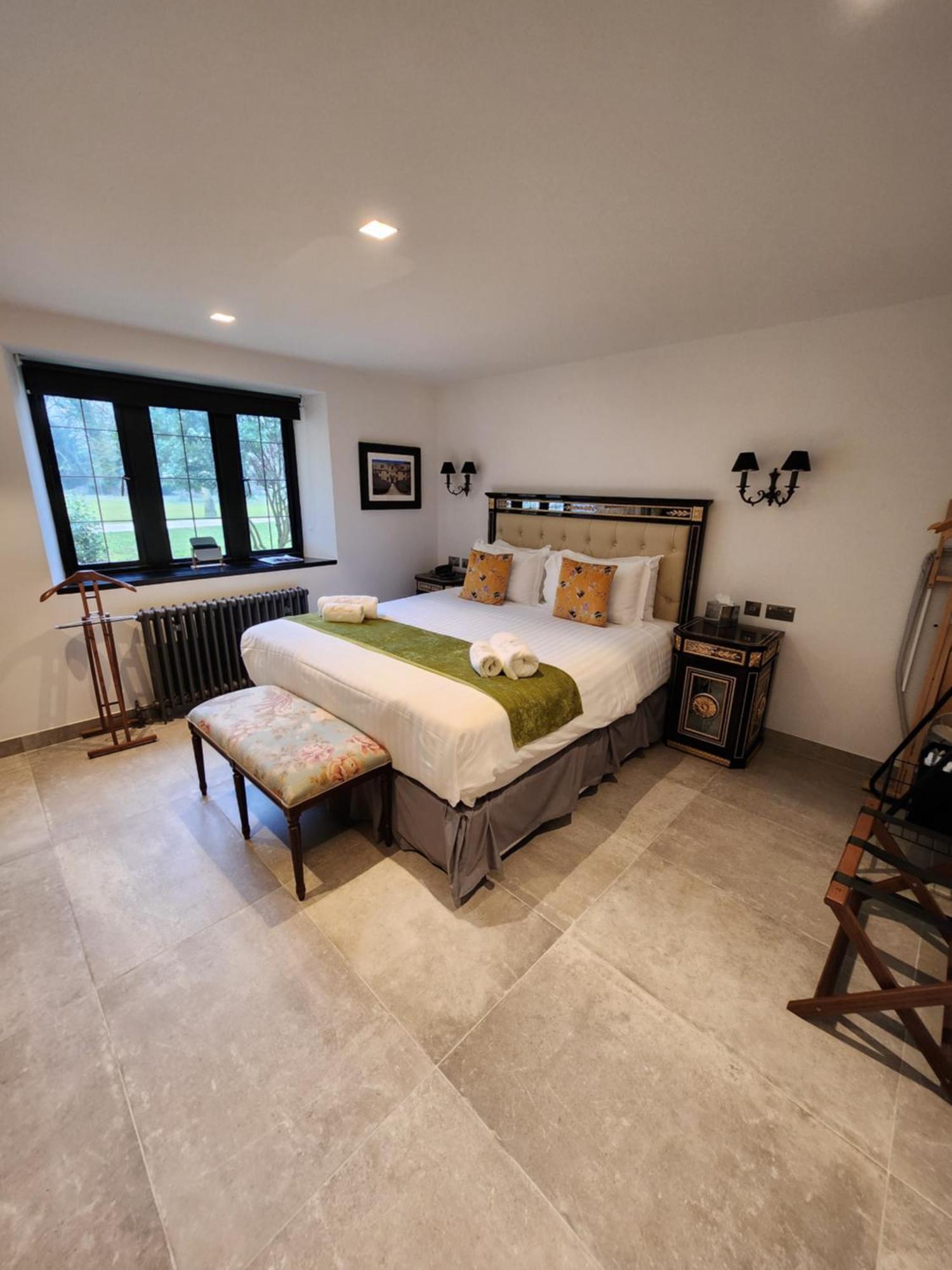 Weston Manor Hotel ภายนอก รูปภาพ