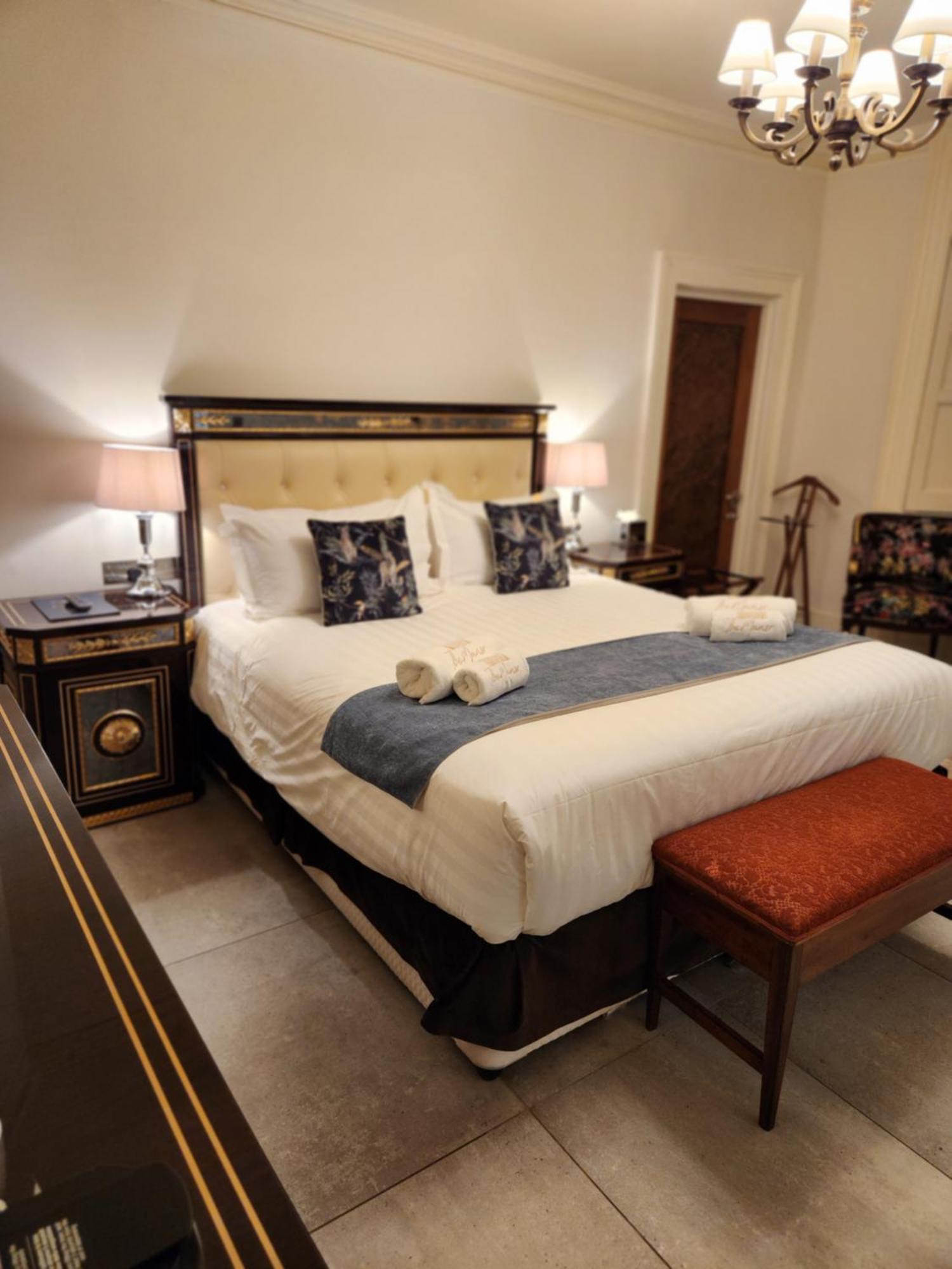 Weston Manor Hotel ภายนอก รูปภาพ
