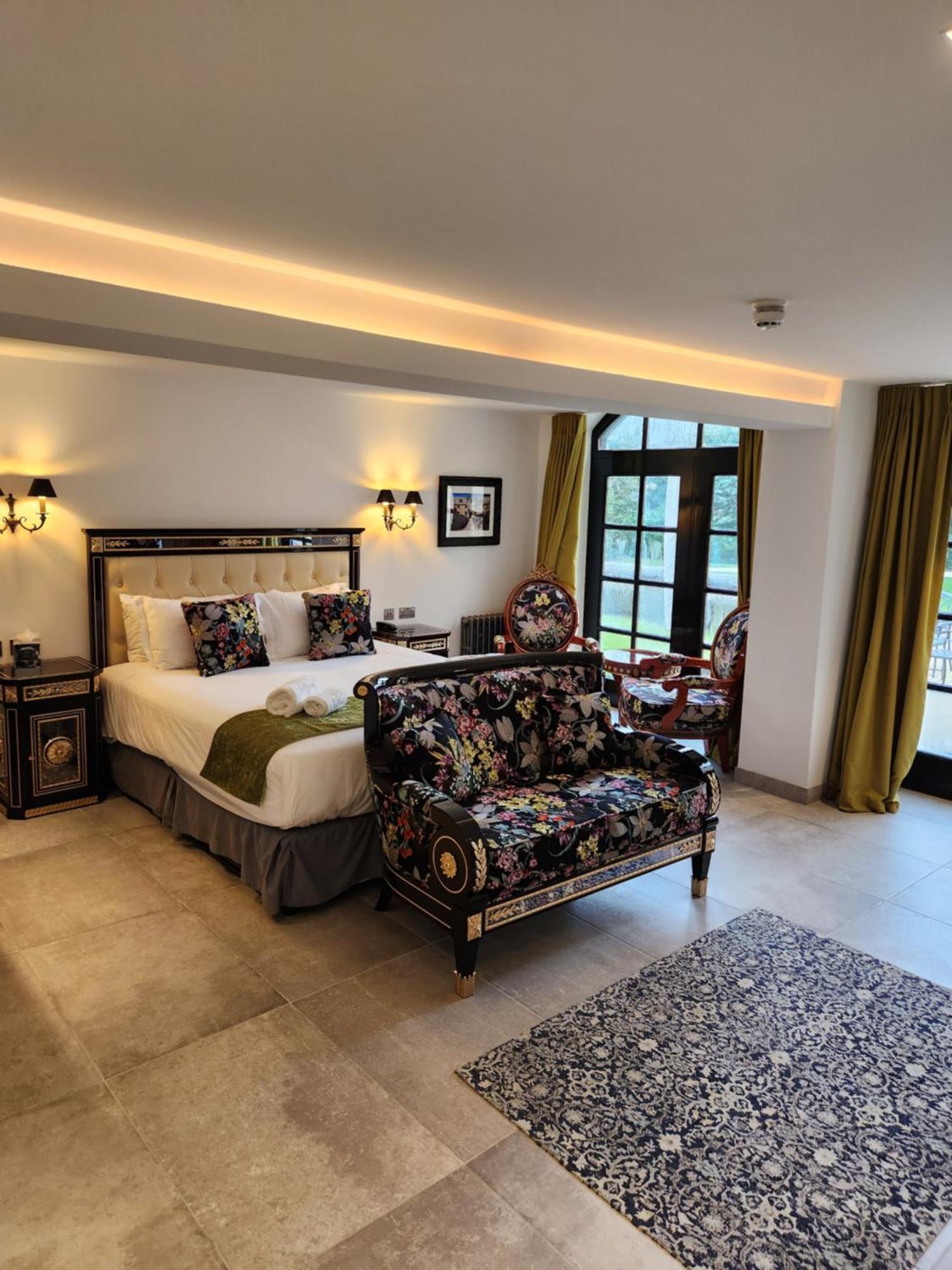 Weston Manor Hotel ภายนอก รูปภาพ