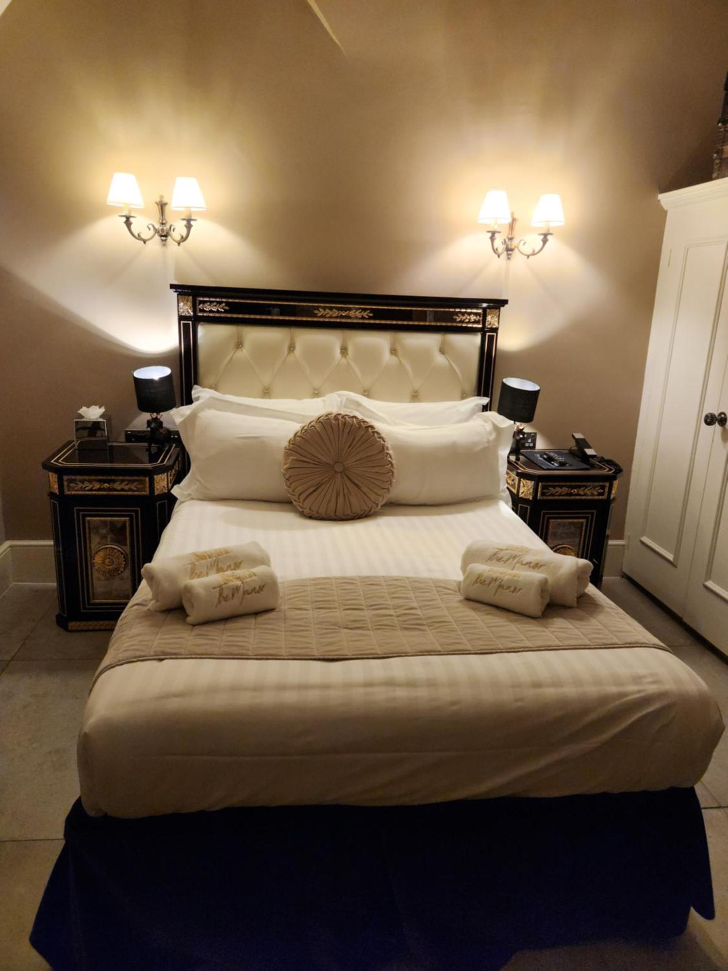 Weston Manor Hotel ภายนอก รูปภาพ
