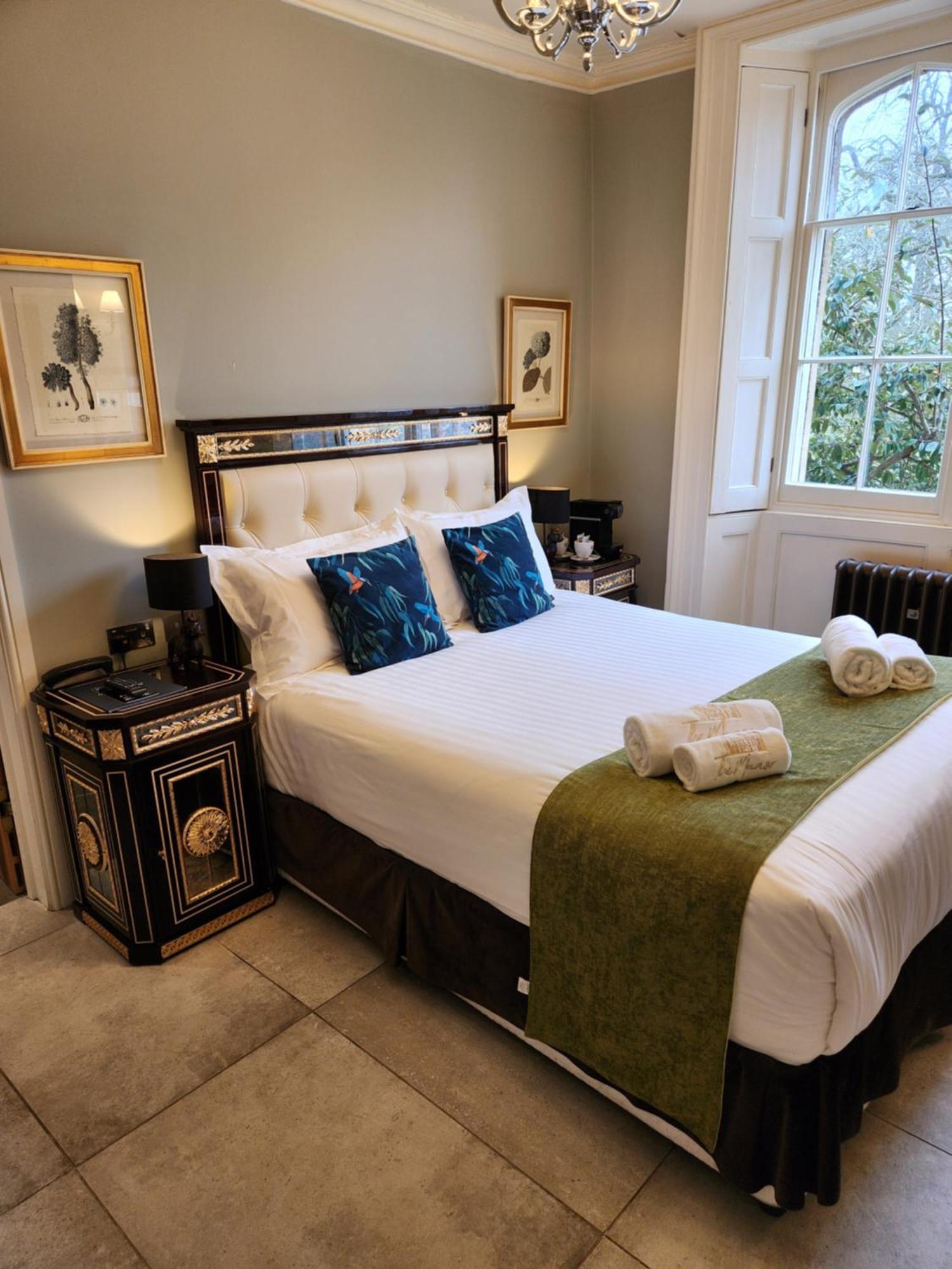 Weston Manor Hotel ภายนอก รูปภาพ