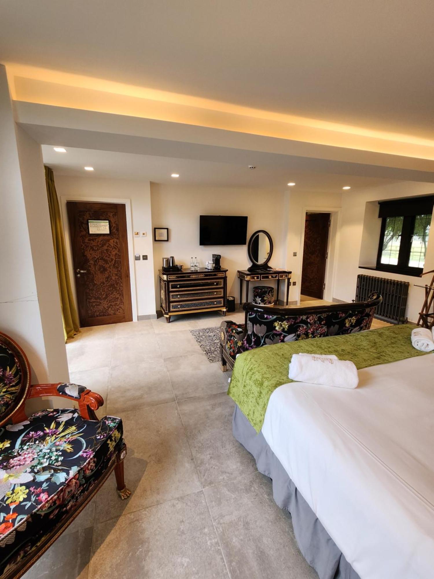 Weston Manor Hotel ภายนอก รูปภาพ